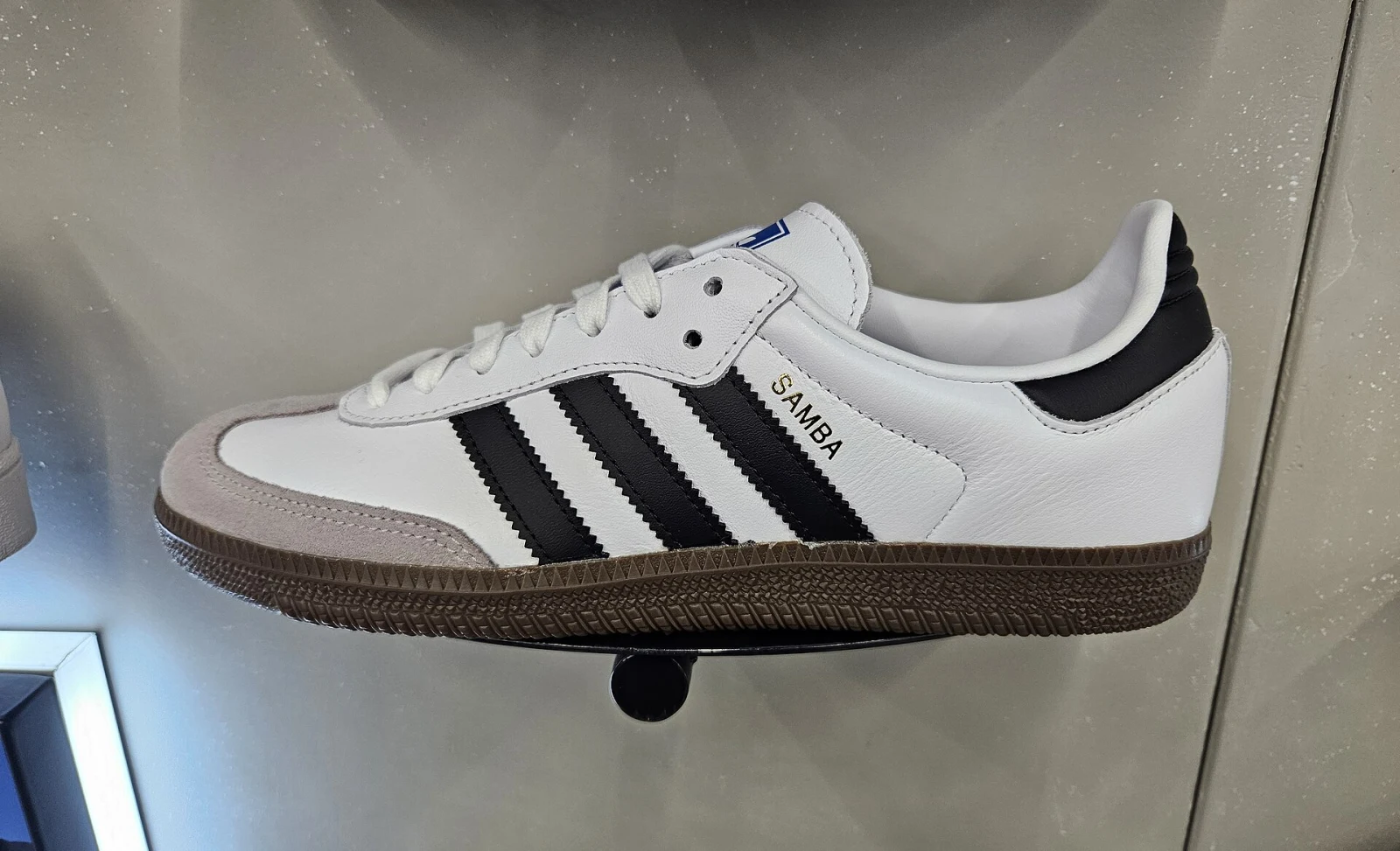 Zapatilla Clásica Blanca Franjas Negras