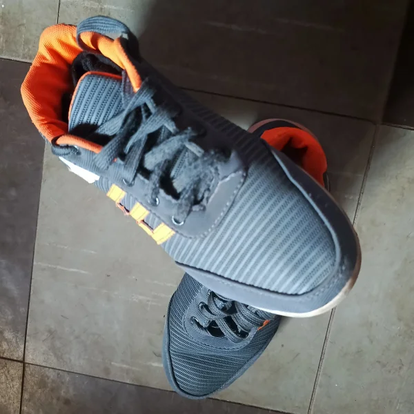 Zapatilla Running Gris Acero